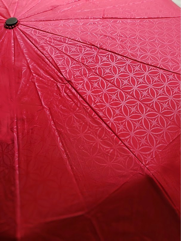 伝統文様七宝つなぎの赤い折りたたみ傘