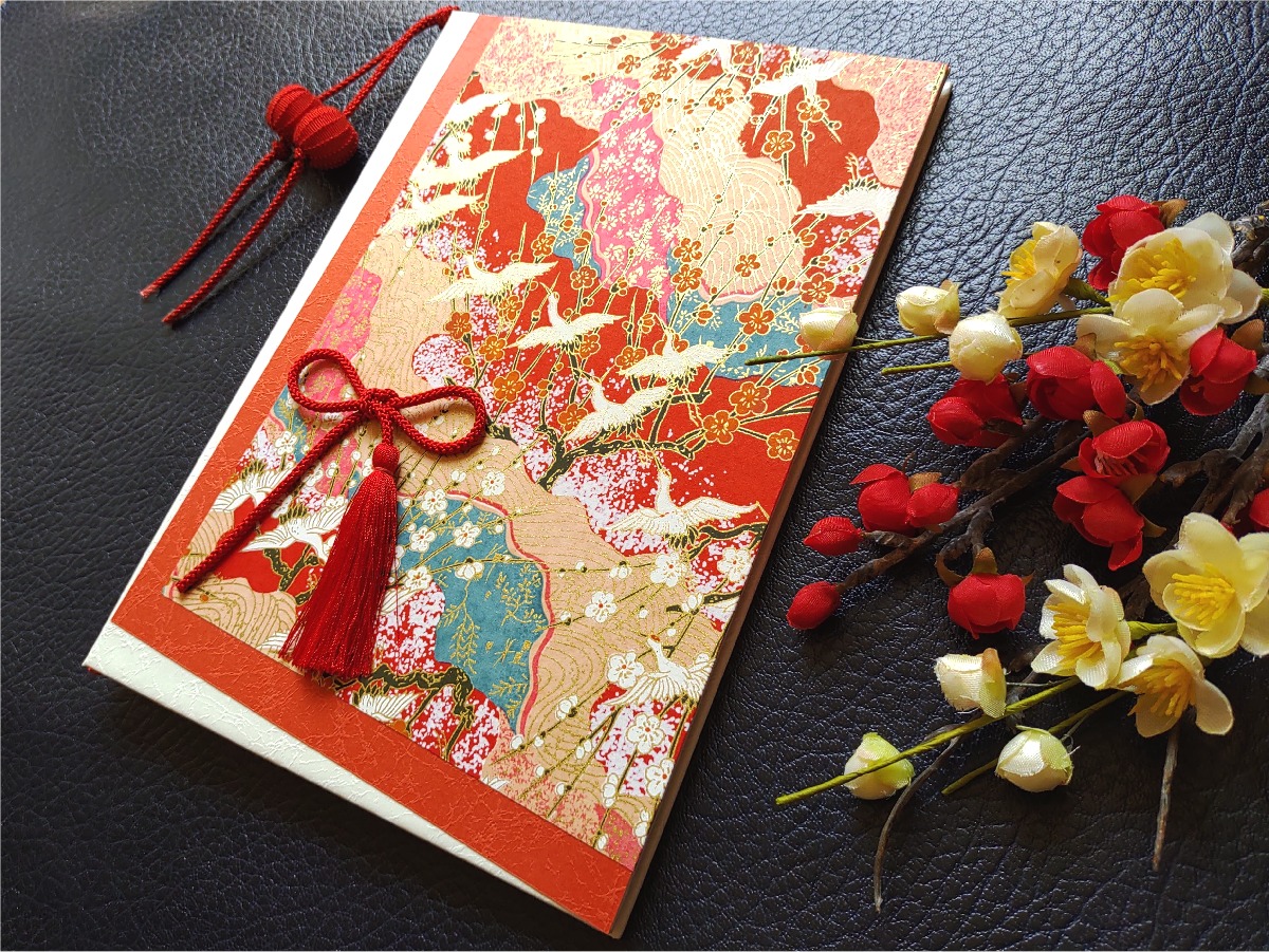 鶴梅和風デザインの個性的な結婚証明書