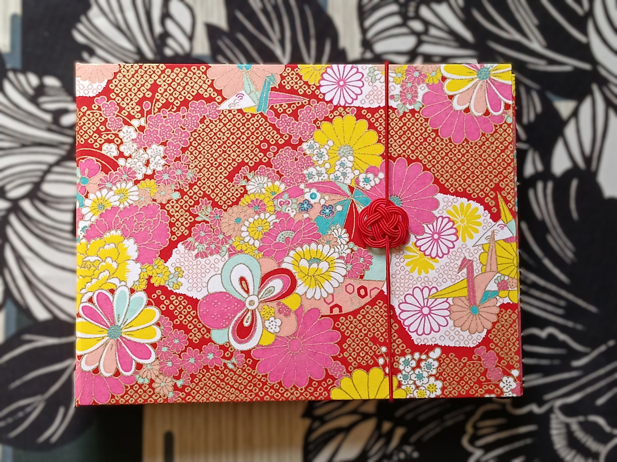 おしゃれな友禅和紙のバインダー式ゲストブック