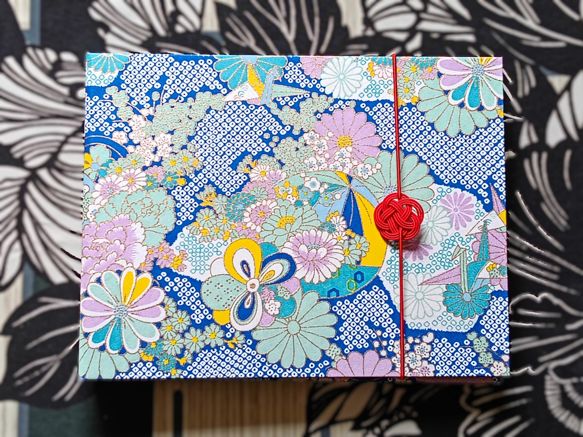 おしゃれでカラフルな友禅和紙の和風フォトアルバム